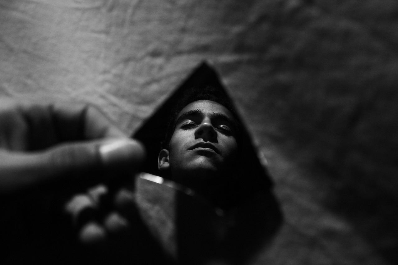 Sonhar com Mudança de Outra Pessoa: Interpretação