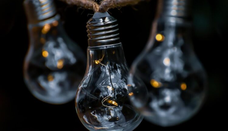 O motivo inesperado que faz algumas pessoas economizarem muito na conta de luz