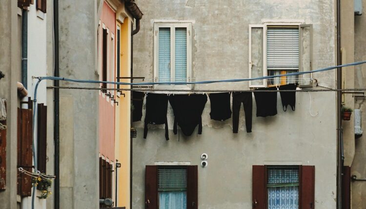 Sonhar Lavando Roupa Suja: Significado Psicológico