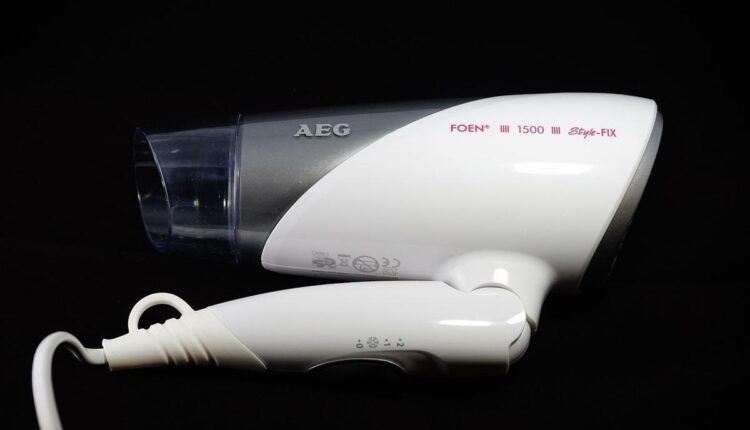 Dicas essenciais para proteger o cabelo dos danos causados pelo uso frequente de secadores