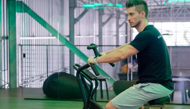 10 Formas Engenhosas de Pedalar Dentro de Casa e Economizar